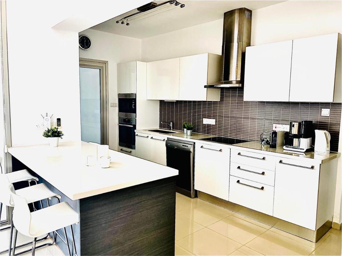 The Penthouse 401 Apartment Larnaca Ngoại thất bức ảnh